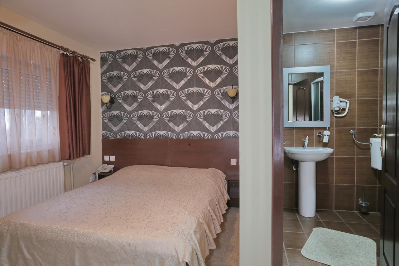 Motel Knez Sombor Buitenkant foto
